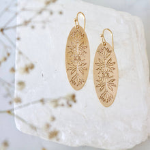 Load image into Gallery viewer, Oval Wild Flower Earrings
