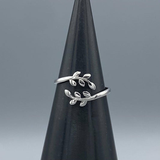 Crossed Leaves Ring: Sterling Silver