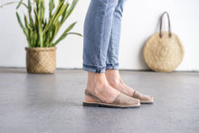 Load image into Gallery viewer, Pons Classic Women- Taupe
