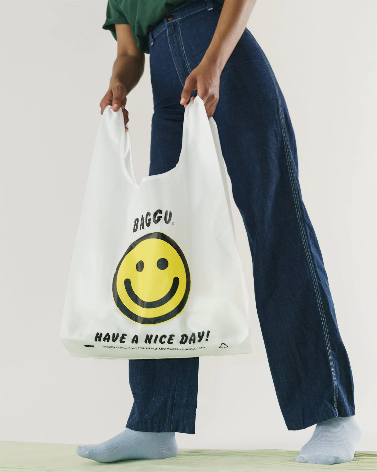 Baggu Reusable Bag Standard Falling Into Place