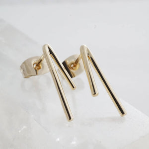 Lucy Bar Studs: Gold